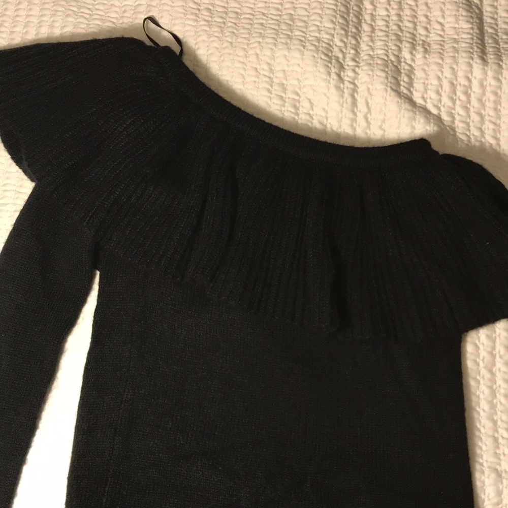 Exposed shoulder classy black sweater!
